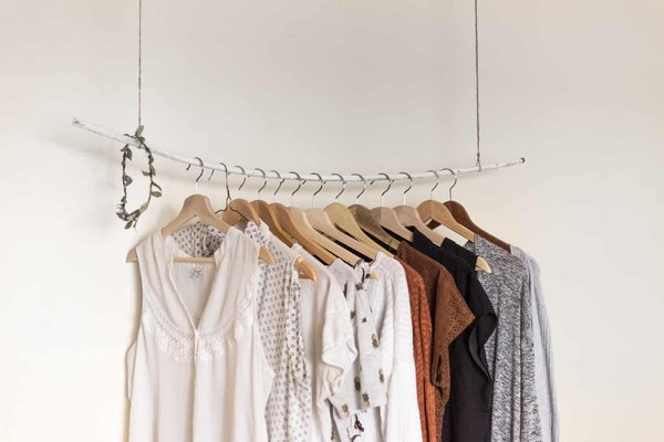 How to design a luxurious and functional walk-in closet?
